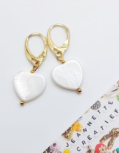 Jeannette-Creatief® - Beach - Oorbellen Gold met Schelp Hartjes - Oorbellen met Hartjes - Schelpkralen - Sieraden met Schelp - Valentijn - Valentijnscadeaus - Moederdag
