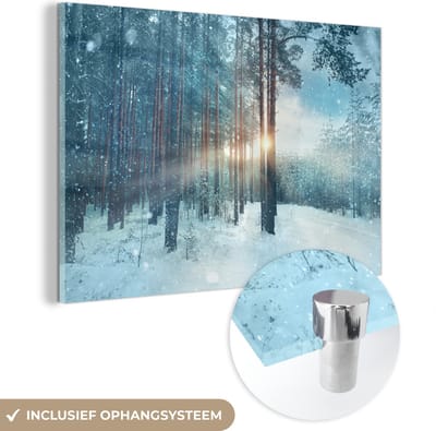 MuchoWow® Glasschilderij 120x80 cm - Schilderij acrylglas - Winter - Zon - Sneeuw - Bos - Foto op glas - Schilderijen
