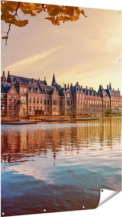 Gards Tuinposter Binnenhof Gebouw in Den Haag - 120x180 cm - Tuindoek - Tuindecoratie - Wanddecoratie buiten - Tuinschilderij