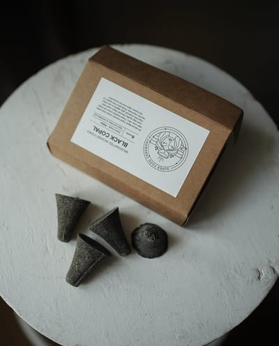 Super Food Ceremony - BLACK COPAL Incense cones XL - kegelwierook - Rechtstreeks uit PERU - 8 stuks - 100% authentiek en natuurlijk - holistic support - zwarte copal hars - Black - handgemaakt