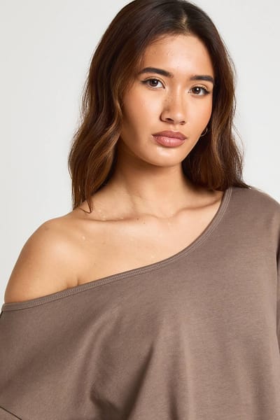 boohoo Dames Interlock Off-Shoulder Sweatshirt | Paddestoel | Maat: Small