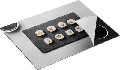 Chefcare Inductie Beschermer Sushi Rolls op een Grijze Achtergrond - 70x50 cm - Afdekplaat Inductie - Kookplaat Beschermer - Inductie Mat