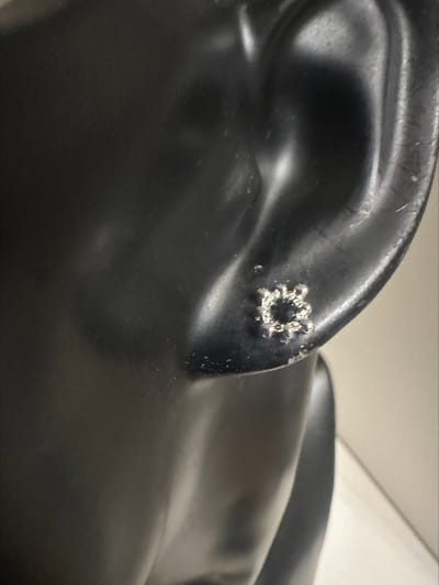 Zwart/zilverkleurige oorstekers | Make up | Parfum | Moederdag | Verjaardagscadeau| Cadeautje| Valentijnsdag| Kado | sieraden | vaderdag | oorbellen | oorsieraden