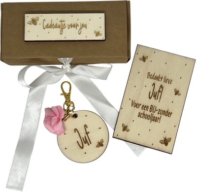 Sleutelhanger en kaartje liefste Juf | kraft | cadeaudoosje | liefste juf | einde schooljaar | kleine attentie | de liefste ben jij | topper | cadeau