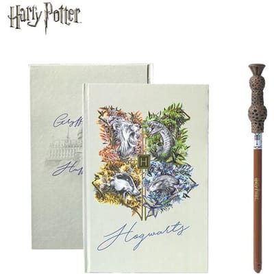 Warner Bros. 2 stuks Harry Potter Zweinstein 4-Huizen Notitieboek & Harry’s Toverstaf Pen Set Officieel Gelicentieerd Wizarding World Kantoorartikelen