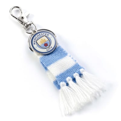 The Carat Shop - Manchester City Football Club Blauwe Sjaal en Logo Bedel Rugzak hanger