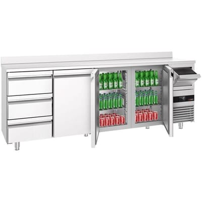 GGM Gastro Bar- & Getränkekühltisch PREMIUM - 2690x600mm - mit 3 Türen, 3 Schubladen, Aufkantung & Ausklopfer für Kaffee Zilver