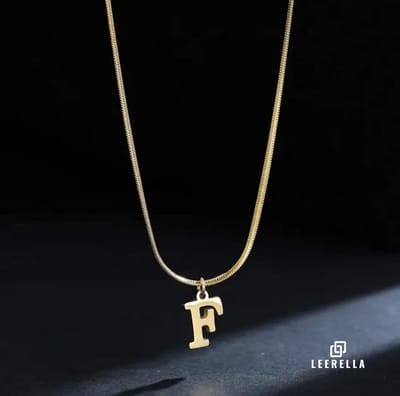 Leerella Alfabet Slang Ketting | F | Goudkleurige Gepersonaliseerde Ketting van Hoogwaardig RVS met Initialen | Elegant en Tijdloos Sieraad voor Dames | Moederdag, Valentijnsdag en Verjaardag Cadeau 41+5 cm