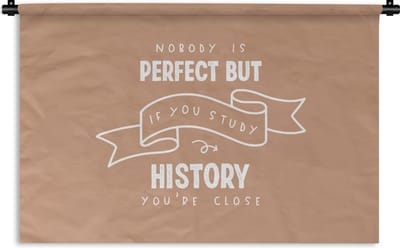 Wandkleed - Wanddoek - Quotes - History - Geschiedenis - Studenten - 180x120 cm - Wandtapijt