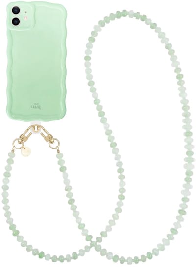 xoxo Wildhearts Glossy Wavy Case Sage Sorbet - Dusty Green (lang koord) - geschikt voor iPhone 12 - hoesje met telefoonkoord - afneembaar koord - Kralenketting - lang telefoonkoord - hoesje met golven - Groen