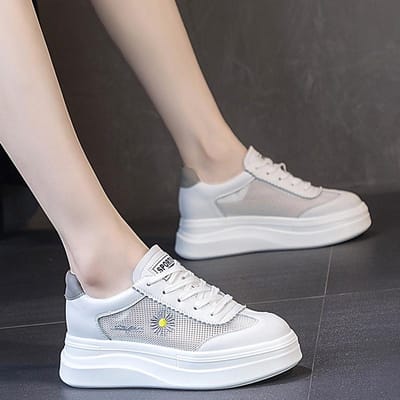 Kleine Witte Schoenen Dames Trendy Zomer Nieuw Mesh Ademend Dikke Zool Binnen Hoogteverhoging Holle Madeliefjes Sneakers Dames 39 black