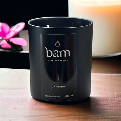 BAM Gardenia Geurkaars – Black Collection Medium – 2 Katoenen Wieken – 60 Branduren – 190 g – Zonnebloemwas – Vegan
