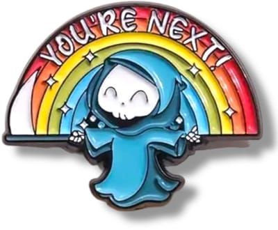 Metalen Pin Grim Reaper Regenboog – Emaille Speldje – Humor Accessoire voor Jas, Tas of Pet – 3 cm – Kinky Pleasure