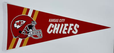 USArticlesEU - Kansas City Chiefs - KC Chiefs - Patrick Mahomes - Helm Logo - NFL - Vaantje - American Football - Sportvaantje - Pennant - Wimpel - Vlag - 31 x 72 cm