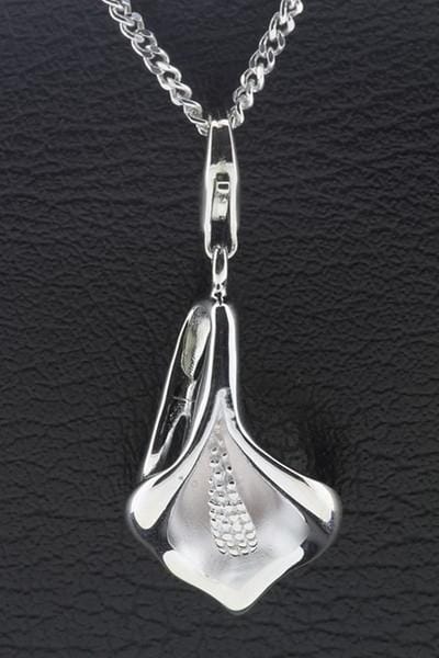 Zilveren Calla bloem hanger en bedel