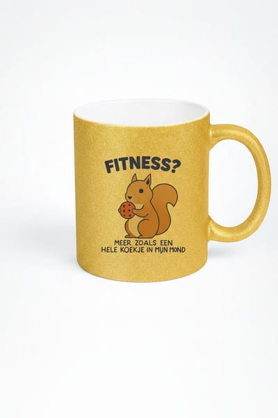 Fitness? Grappige Eekhoorn Mok 330ml – Gouden Keramische Koffiemok met Nederlandse Humor Quote – Leuk Cadeau voor Koekjesliefhebbers