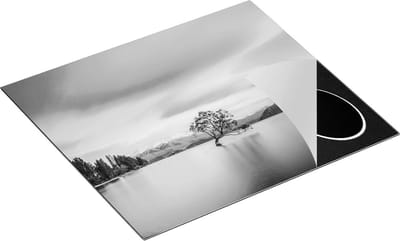 Chefcare Inductie Beschermer Wanaka Boom in het Water bij Zonsopgang - Zwart Wit - 60x50 cm - Afdekplaat Inductie - Kookplaat Beschermer - Inductie Mat