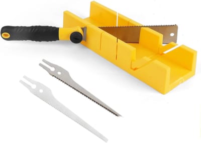 4-delige Handzaag Set met 3 Verwisselbare Zaagbladen, Ergonomisch Handvat voor Nauwkeurige Snedes in Hout, PVC, Plastic en Gipsplaat – Perfect voor Klussen en Doe-Het-Zelf Projecten