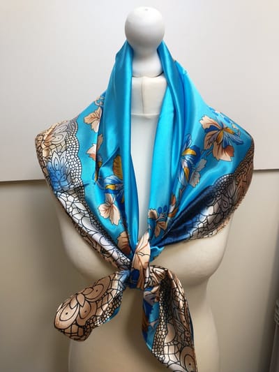 Vierkante dames sjaal Carice gebloemd motief blauw geel wit bruin zwart beige 90x90