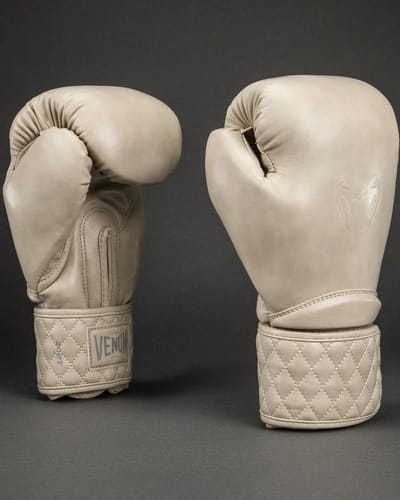 Venum Impact Classic bokshandschoenen - Ivoor - 8 OZ