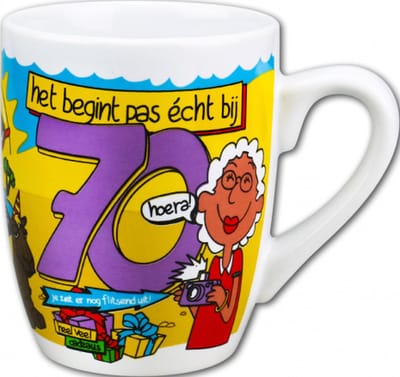 Mok - Snoep - Hoera 70 jaar - Cartoon - In cadeauverpakking met gekleurd lint