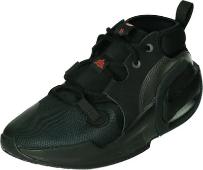 Nike air zoom crossover 2 in de kleur zwart.