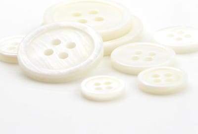 Ronde Schelp Knopen - 40 Stuks Vervangende Knopen met 4 Gaten voor Naaien, Decoratie en DIY Projecten in Wit, Perfect voor Jassen en Kleding