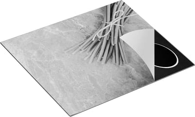 Chefcare Inductie Beschermer Sperziebonen op Grijze Marmer - Zwart Wit - 60x50 cm - Afdekplaat Inductie - Kookplaat Beschermer - Inductie Mat