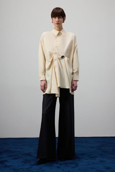 Touché Privé - Asymmetrisch geplooid poplin overhemd - Beige - Dames
