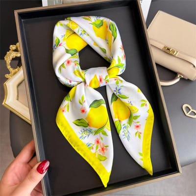 Écharpe Carrée en Soie d'Été pour Femmes de Luxe 70x70cm Imprimé Citron avec Fleurs Foulards Bandeau pour Cheveux Châle Jaune Bandana Hijab Enveloppant 70x70cm yellow