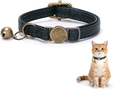 Verstelbare Zachte Leren Kattenhalsband met Veiligheidssluiting, Schattige Donkergroene Halsband voor Katten en Kittens, Duurzaam met Retro Bel en Comfortabele Pasvorm