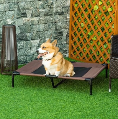 MEUNIQ outdoor hondenbed 92 x 76 x 18 cm verhoogde hondeliege met metalen frame en ademend mesh, rechthoekige dierenmand voor tuin en buiten, bruin