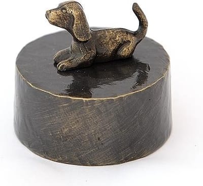 Teckel puppy liggend - Verbronsd Honden Asbeeld Dieren Urn Voor Uw Geliefde Hond