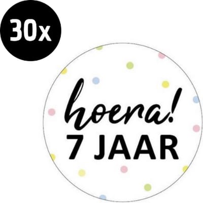 30x Sluitsticker Hoera 7 jaar! | 40 mm | Traktatiesticker Hoera | Cadeausticker | Sluitzegel | Sluitsticker | Traktatie - Verjaardag - Feest | Sticker 7e verjaardag | Kinder traktatie