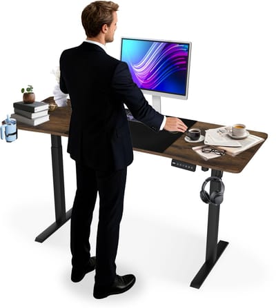 NAIZY In Hoogte Verstelbaar Bureau 140x60 cm Elektrisch Computer Bureau Kantoor Bureau met Type-C oplaadpoort, hoofdtelefoonhaak en bekerhouder Elektrische zit-sta Bureau met Geheugenfunctie, Bruin
