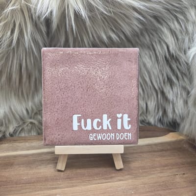 Robuust Wenstegeltje Fuck It Gewoon Doen – Quote Motivatie Tegeltje – Trendy – Woondecoratie – Cadeautje – Decoratief Tegeltje met Standaard – Cadeau Idee