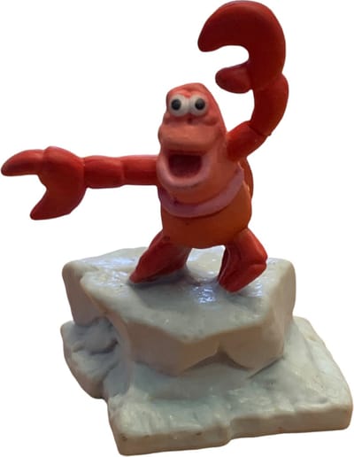 De Kleine Zeemeermin - Sebastian op steen - 5cm - Disney Speelfiguurtje - Krab