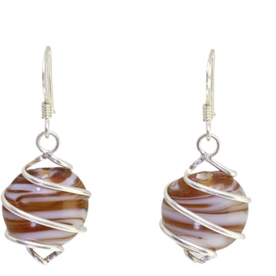 Behave – Oorbellen – 925 Sterling Zilveren Oorhangers - Bruine Witte gekleurde glas kraal met zilverdraad omwikkeld