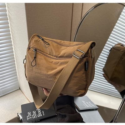 Crossbody tas voor dames, Mori Harajuku stijl nylon gratis verzending tas voor mannelijke studenten, veelzijdige sportieve en casual schoudertas mobiele telefoontas one size fits all bruin