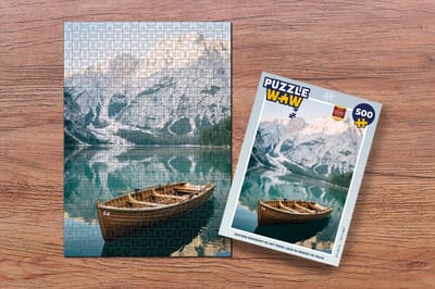 Puzzel Houten roeiboot in het meer Lago di Braies in Italië - Legpuzzel - Puzzel 500 stukjes