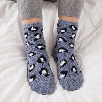Fluffy Dames Sokken - huissokken - grijs - gestipt - panter print - 36 - 40 - Drukvrije boord - cadeau voor haar - Valentijn - Kerst cadeau - geschenk vrouwen - verjaardagscadeau - extra zacht
