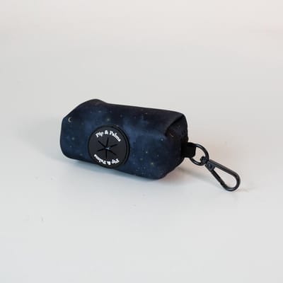 Pip & Palms - Honden Poepzakjeshouder Over the Moon - Blauw - 9x5x5 cm - Incl. rol poepzakjes - Met Ritssluiting - Poepzakhouder - Poepzakjesdispenser