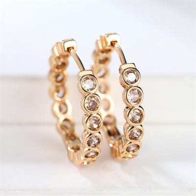 Luxe Dames Kleine Zwarte Ronde Oorbellen Bedeltje Geelgouden Kleur Trendy Zirkonia Steen Bruiloft Sieraden beige