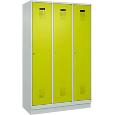 C+P Evolo Plus garderobekast, 3 vakken, 400 mm vakbreedte, met plint, rechts scharnierend, B 1200 x D 500 x H 1950 mm, cilinder, lichtgrijs/kleedgroen
