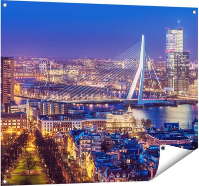Gards Tuinposter Rotterdamse Skyline met de Erasmusbrug - 100x80 cm - Tuindoek - Tuindecoratie - Wanddecoratie buiten - Tuinschilderij