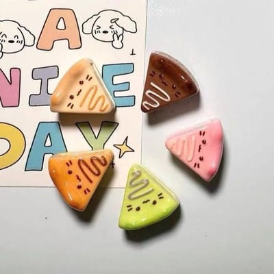 5 Stuks Schattige 3D Taartpunt Koelkastmagneetjes Set Kawaii Dessert Magnetische Stickers Voor Homeoffice Decoratie Kawaii Diy Versieringen beige