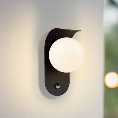 Lindby LED buiten wandlamp Lacie, sensor, zwart/wit, aluminium