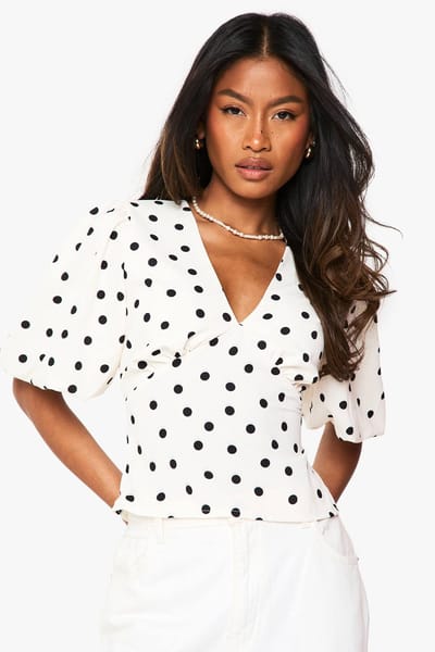 boohoo Dames Satijn blouse met polkadot en puffmouwen | Creme | Maat: 36