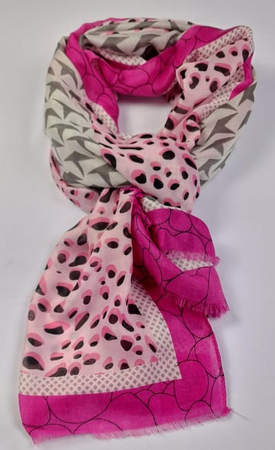 Zomersjaal met print van mooie zachte stof 50% katoen met 50 % viscose / 6 kleuren