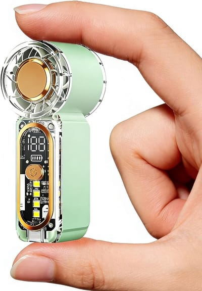 Draagbare mini-handventilator, 100 instelbare snelheden, zakventilator met digitaal display, oplaadbare USB-C-ventilator, lange batterijduur, mini-koelventilator voor op reis (groen).